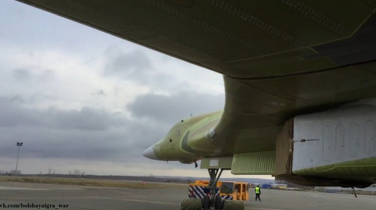 Can canh khoang dong co cuc khung cua sieu oanh tac co Tu-160M2-Hinh-5