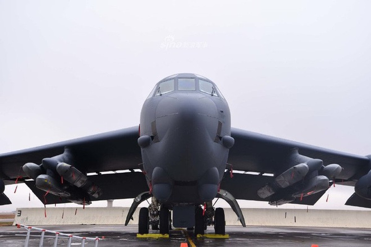 May bay B-52 My nghi roi cua so khi tap tran thi uy truoc Nga-Hinh-17