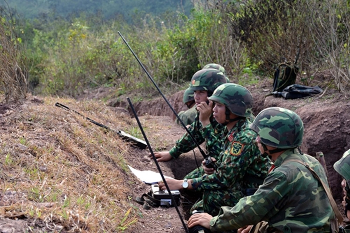 Phao phan luc BM-21 Trung doan 141 khai hoa danh dich do bo duong khong-Hinh-3