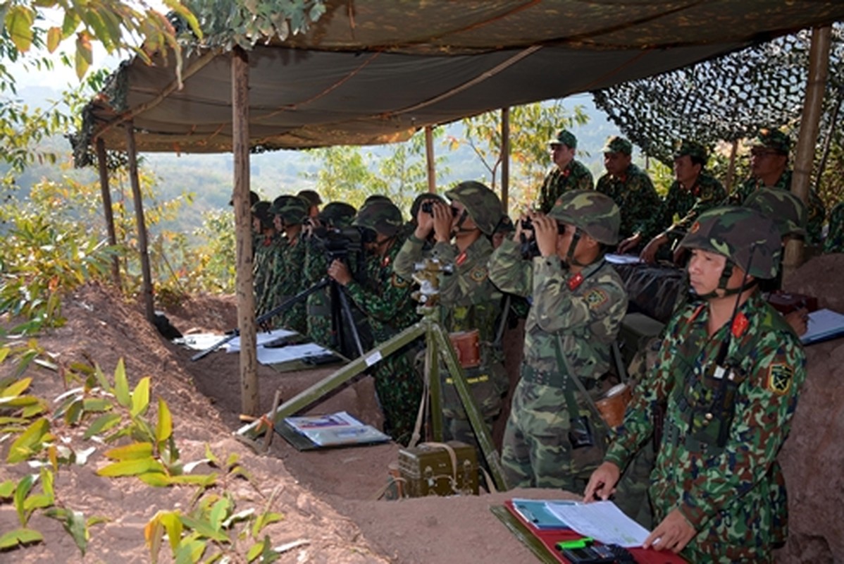 Phao phan luc BM-21 Trung doan 141 khai hoa danh dich do bo duong khong