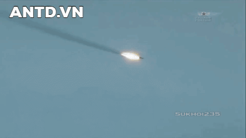 Den luot may bay Trung Quoc tro thanh nan nhan cua ten lua R-27T trong tay Houthi-Hinh-33