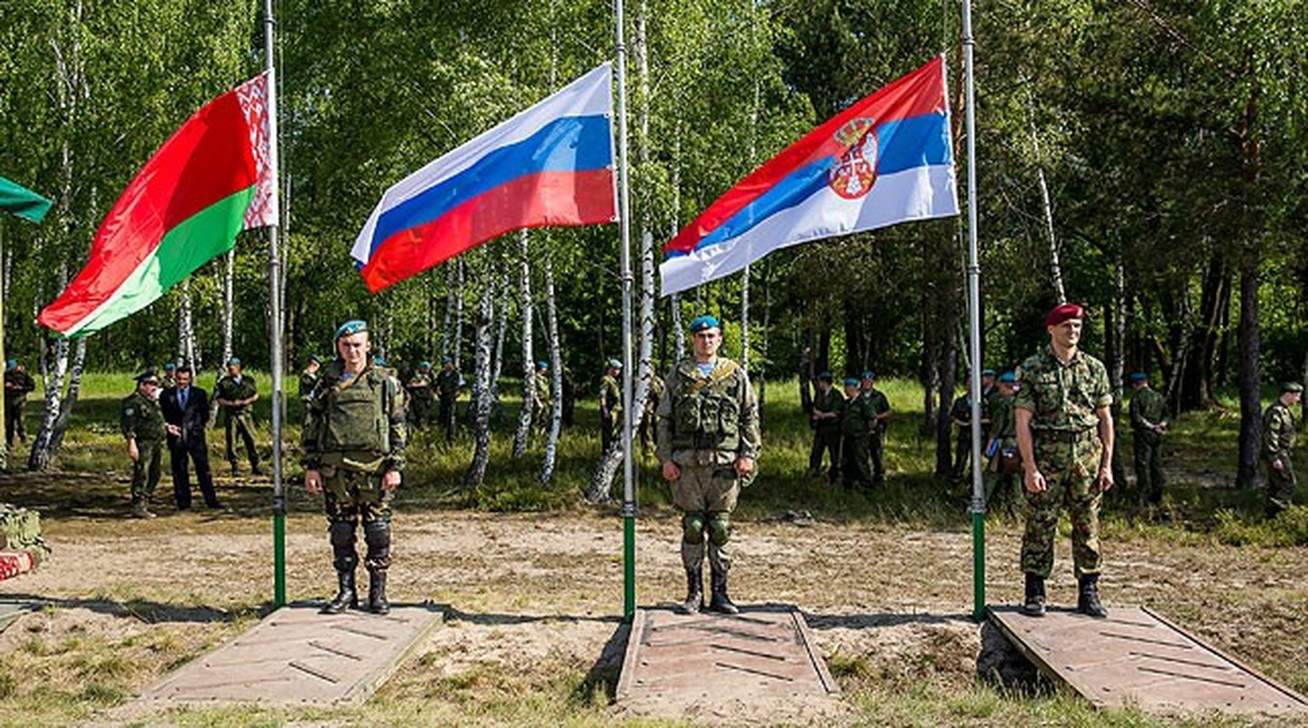 Choang: Belarus tap tran chung voi NATO, Nga cay cu vi bi 