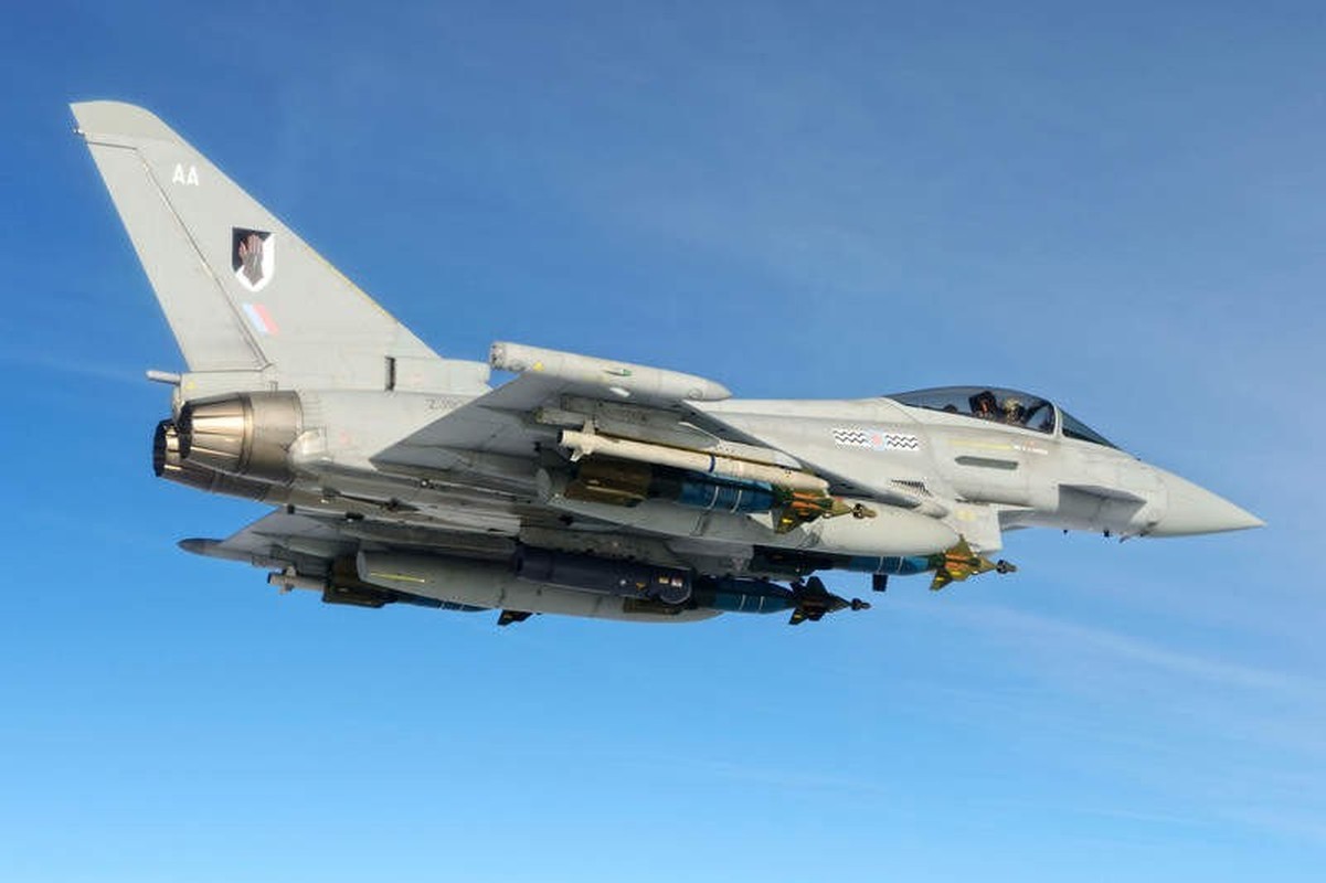 Bi S-400 o Syria khoa chat, may bay Eurofighter Typhoon NATO cong duoi bo chay?-Hinh-9