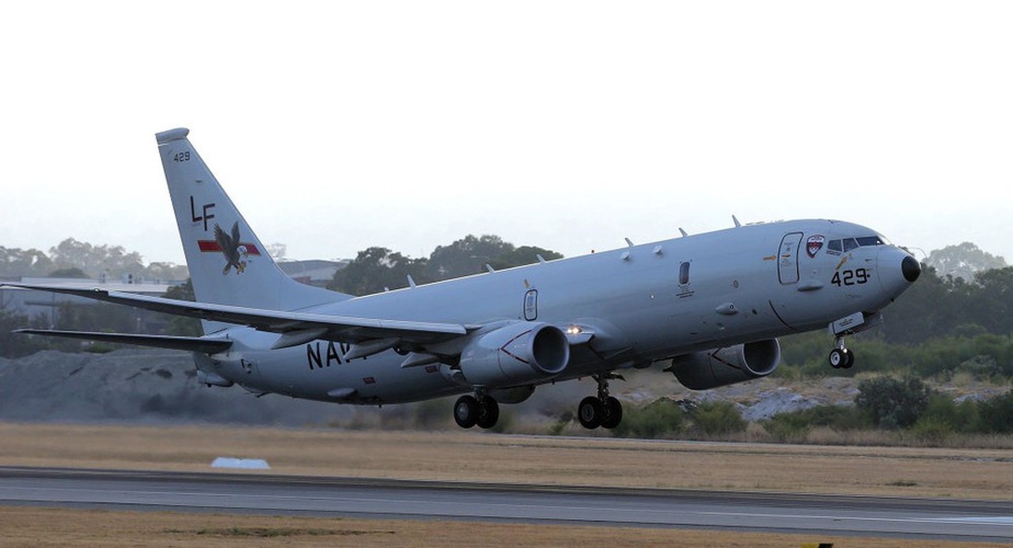 Bat chap Nga canh bao, may bay trinh sat P-8A Poseidon My van bay vao 