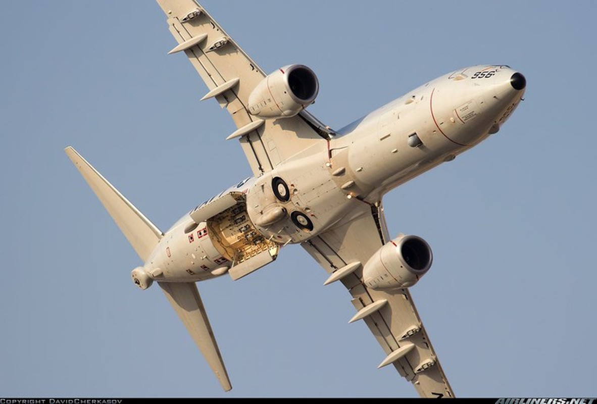 Bat chap Nga canh bao, may bay trinh sat P-8A Poseidon My van bay vao 