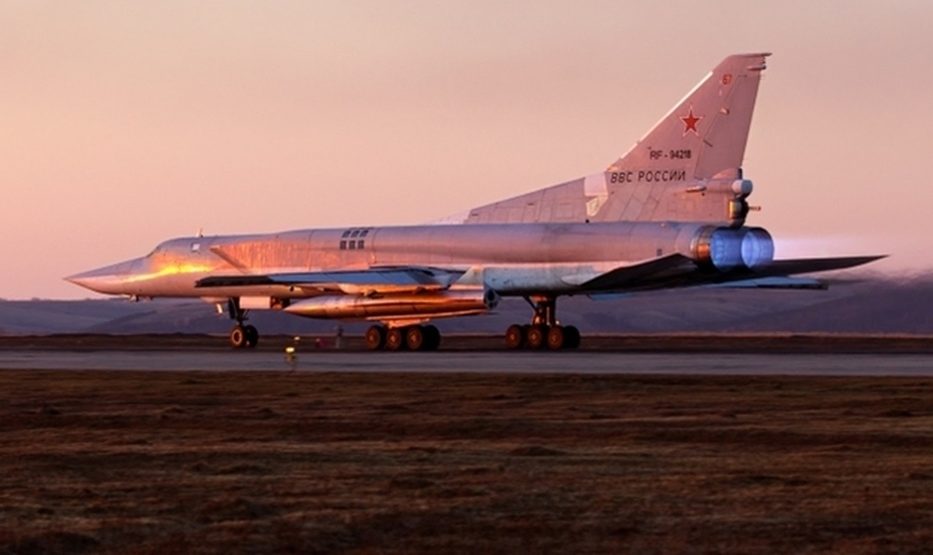 Sau nang cap, Tu-22M3M cua Nga co the mang duoc rat nhieu ten lua sieu thanh Kinzhal-Hinh-3