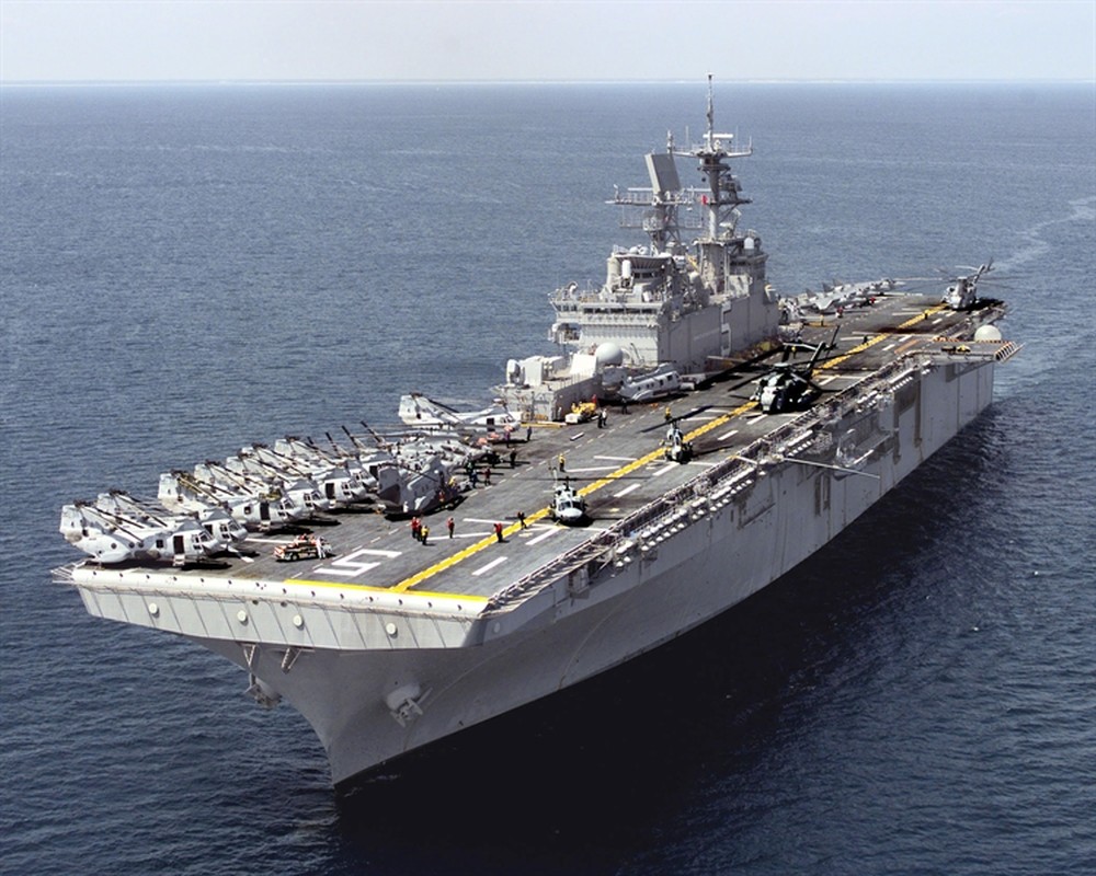 My dieu tau USS Bataan mang may bay ha canh thang dung den gan Iran-Hinh-3