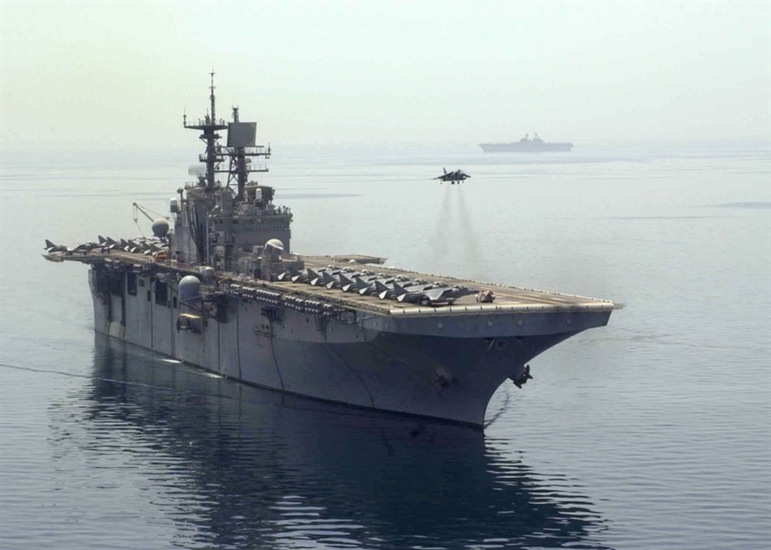 My dieu tau USS Bataan mang may bay ha canh thang dung den gan Iran-Hinh-4