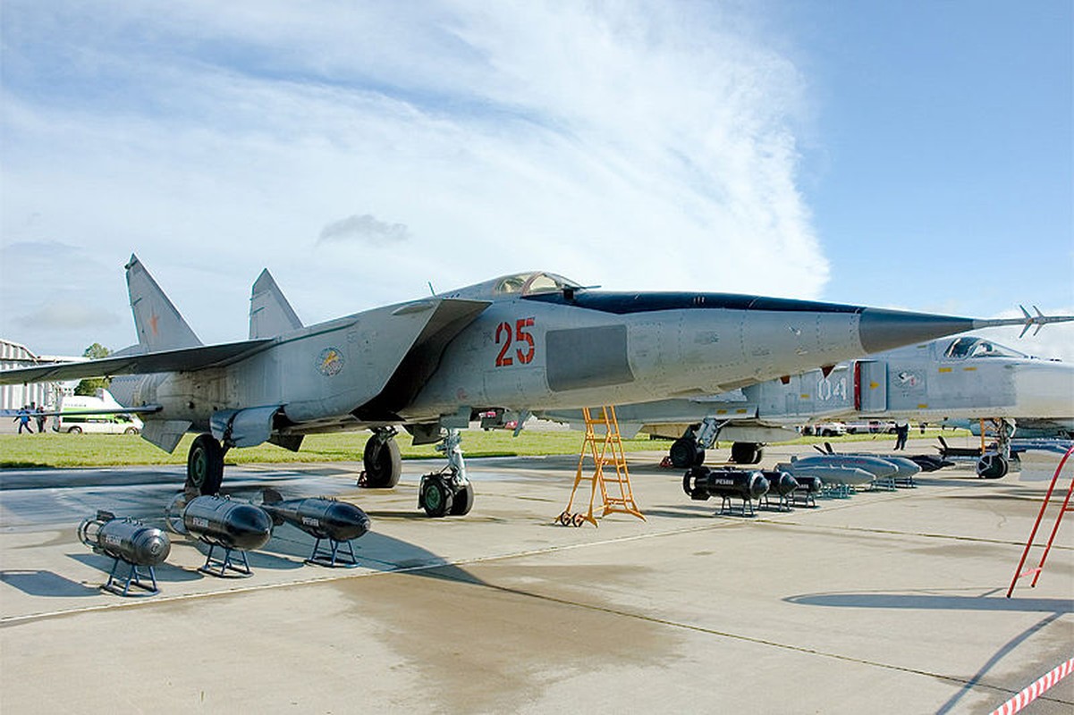 MiG-25 la tiem kich danh chan tot nhat the gioi?
