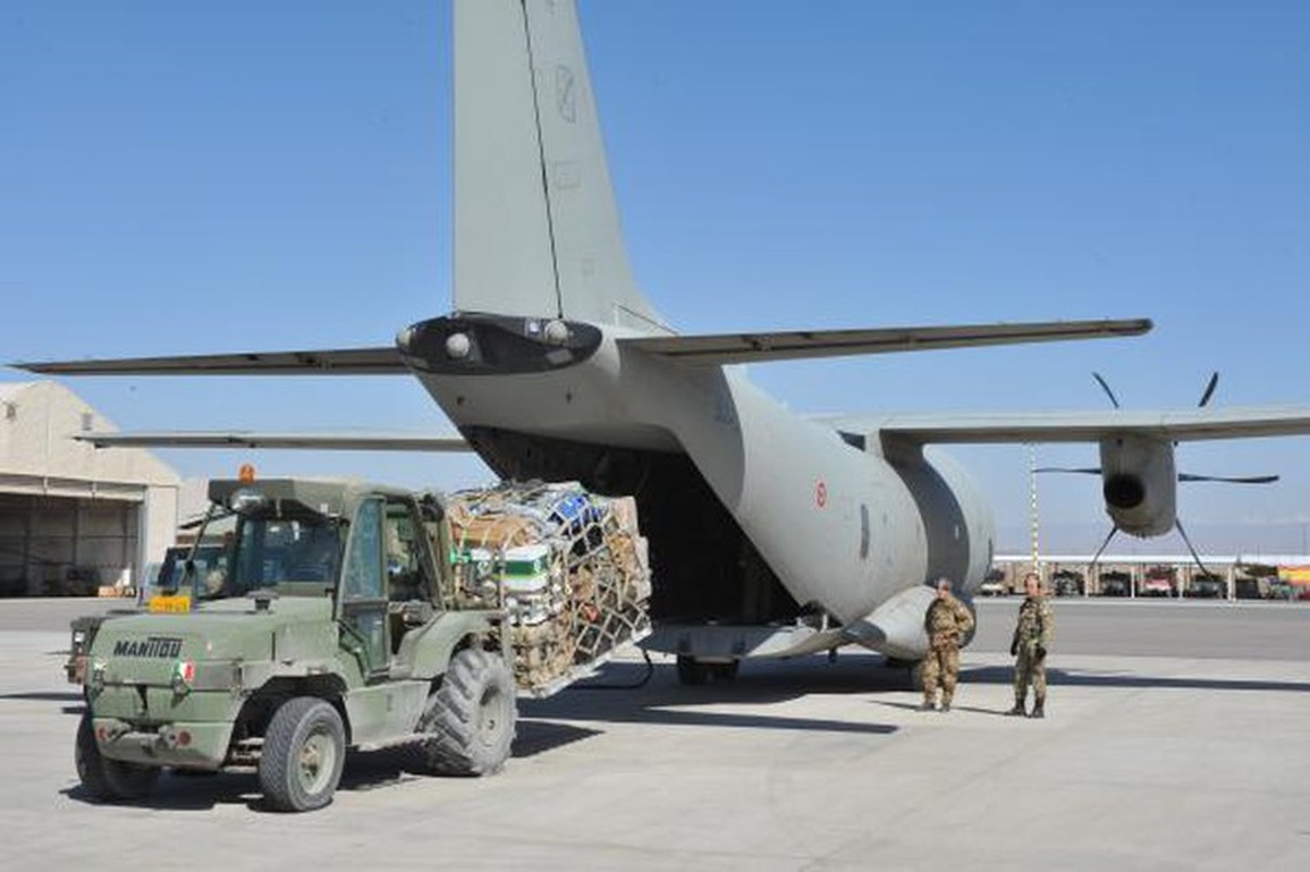 Them mot may bay C-27J Spartan cua My lai bi roi o Iraq-Hinh-10