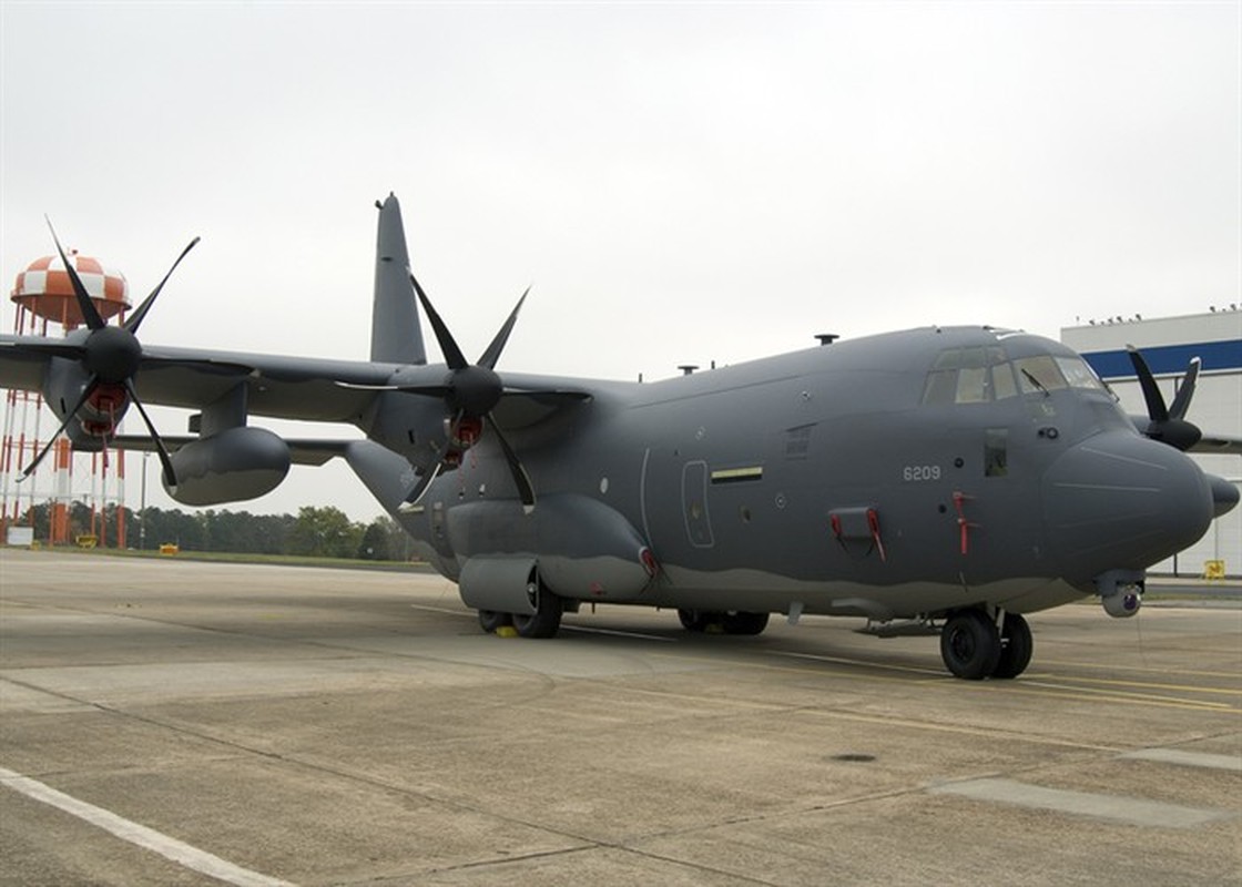 May bay MC-130J My bat ngo gui 