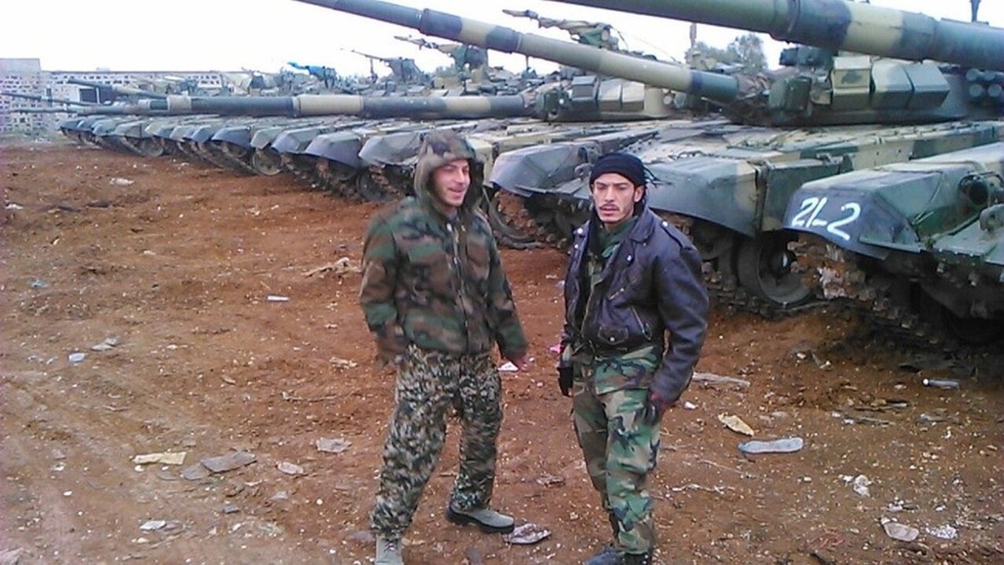 Phien quan khoi phuc xe tang T-90 chien loi pham, ha them nhieu truc thang Syria-Hinh-9