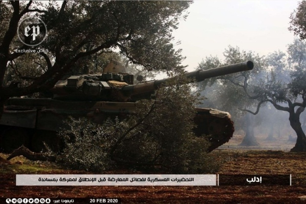 Phien quan HTS dung xe tang T-90A tan cong quan doi chinh phu Syria-Hinh-2