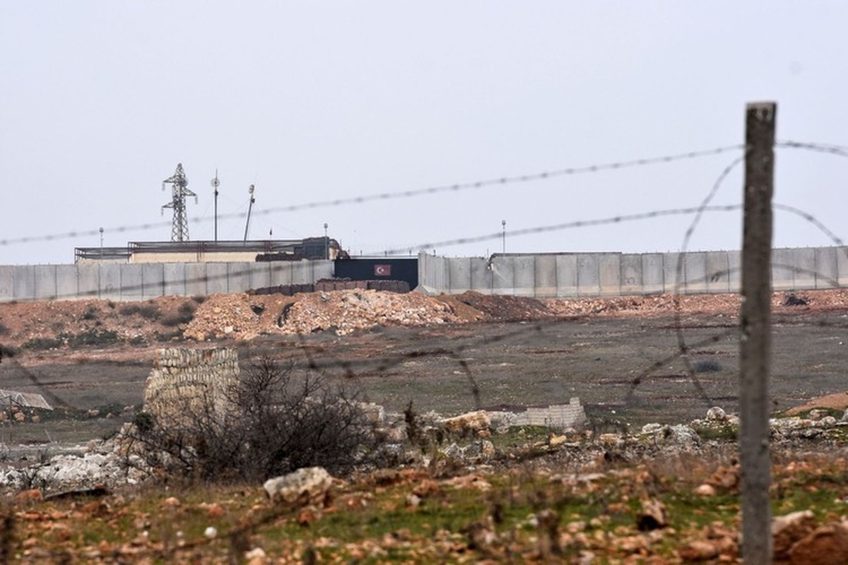 Bac bo thong tin khong quan Nga - Syria nem bom san phang tram quan sat Tho Nhi Ky-Hinh-7