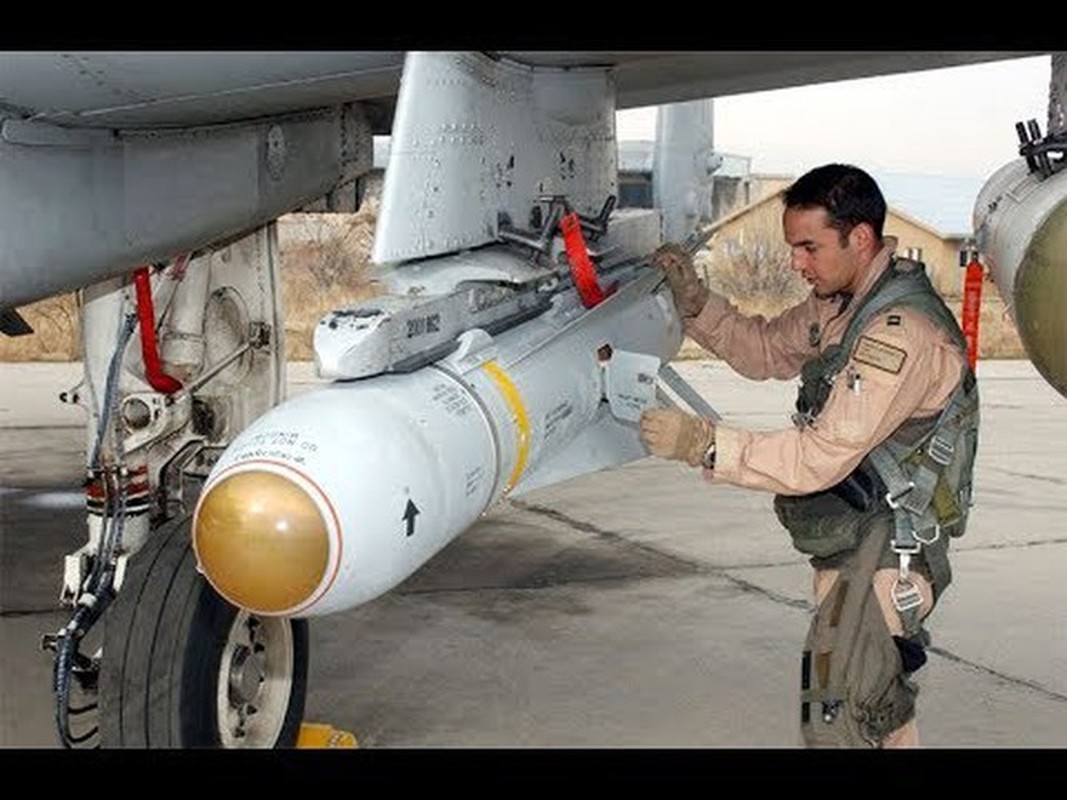 Xe tang Syria khong co duong thoat truoc ten lua AGM-65 Tho Nhi Ky-Hinh-17