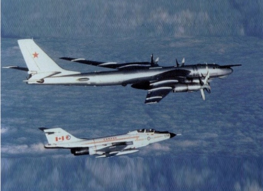 May bay Tu-95 Nga gia coi van du suc khien NATO giat minh lo so-Hinh-12