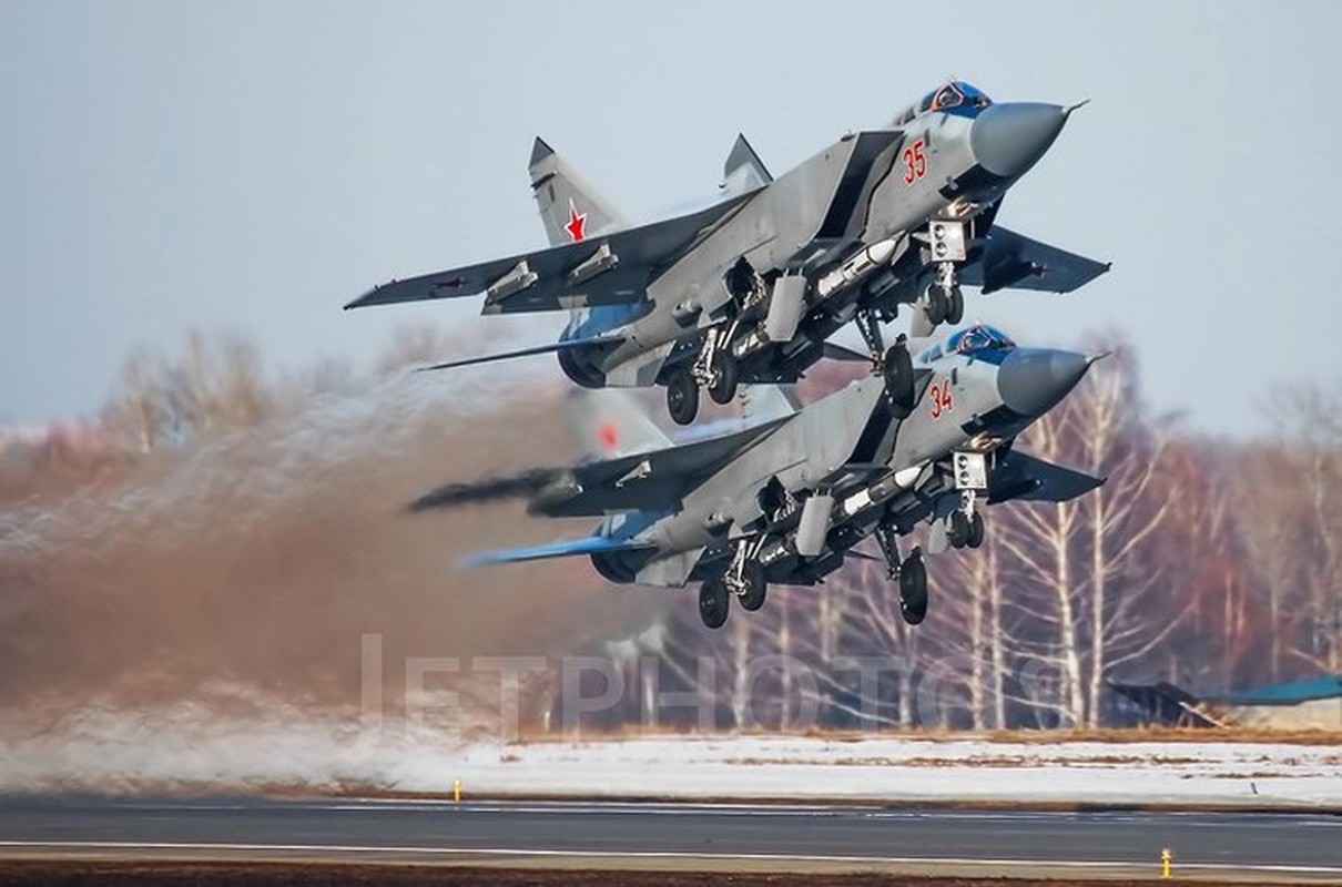 Tiem kich MiG-31 mang ten lua tam xa 