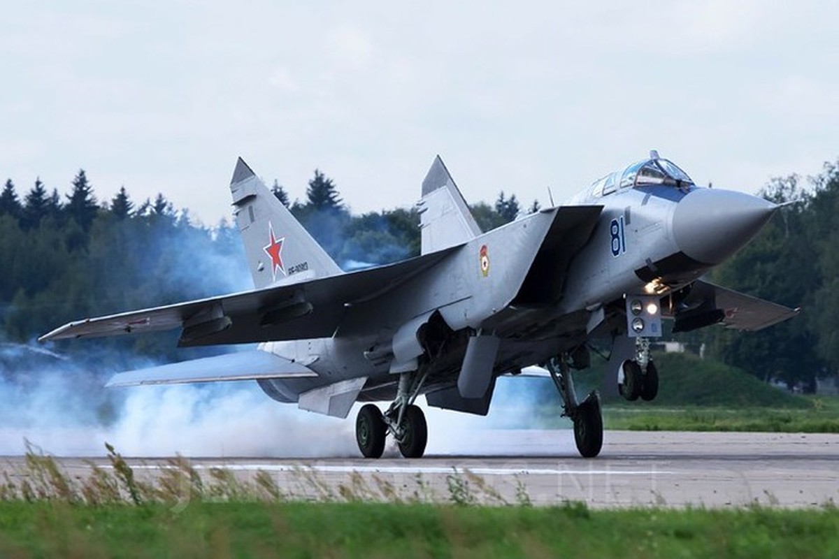 Tiem kich MiG-31 mang ten lua tam xa 