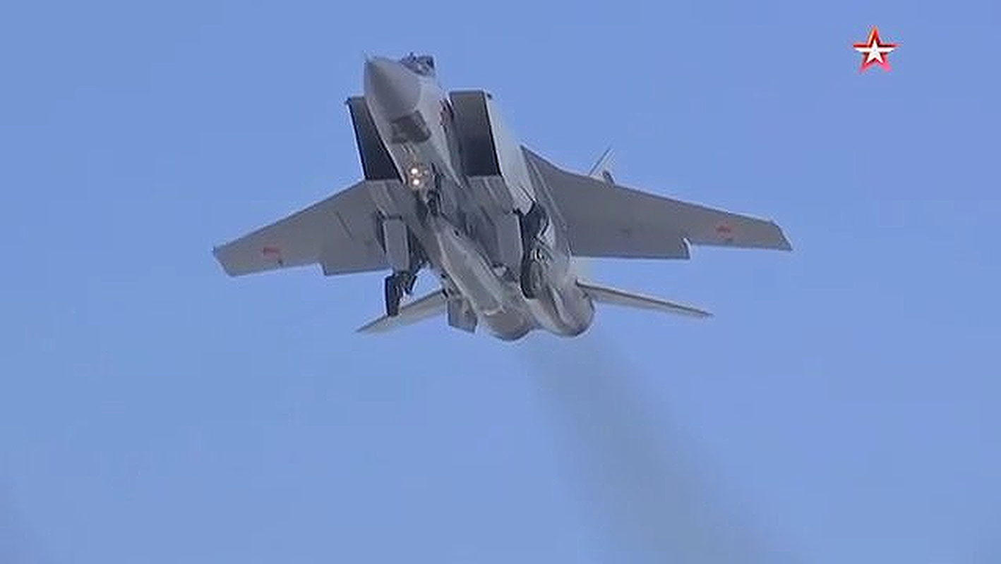 Tiem kich MiG-31 mang ten lua tam xa 