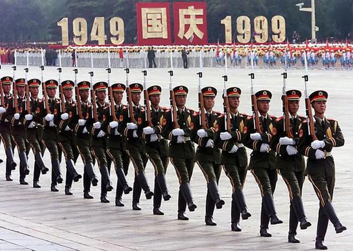 Китайский парад видео. Парад на площади Тяньаньмэнь. Парад 1999. Парад в Китае 1999. Парад Пекин 1949.