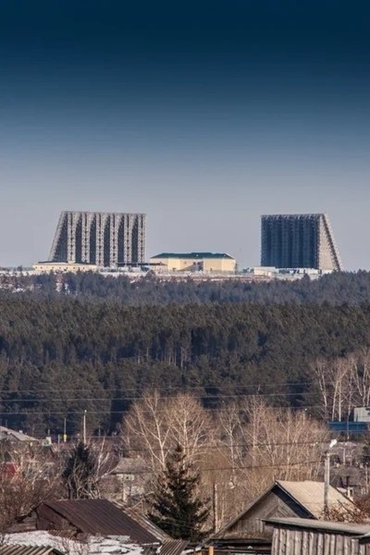 Lo so chien tranh, Nga tang cuong “tai mat” o Kaliningrad bang tram radar “hang khung“-Hinh-2