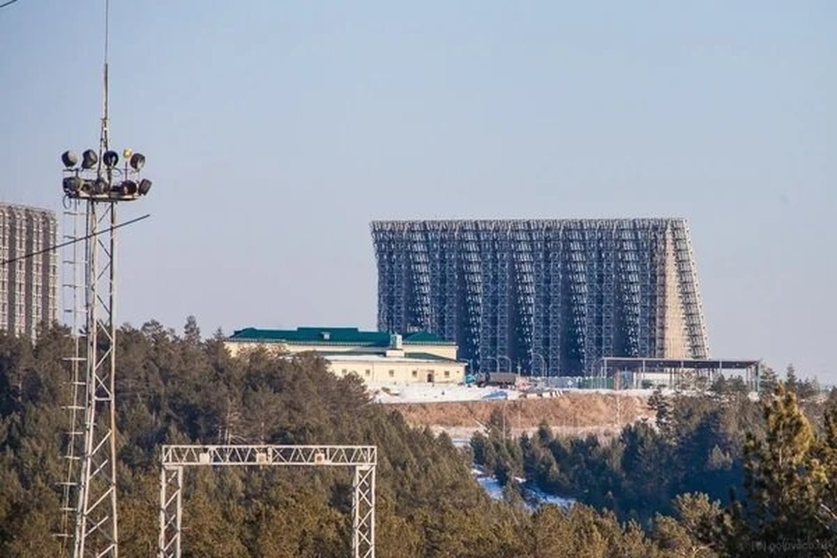 Lo so chien tranh, Nga tang cuong “tai mat” o Kaliningrad bang tram radar “hang khung“-Hinh-3