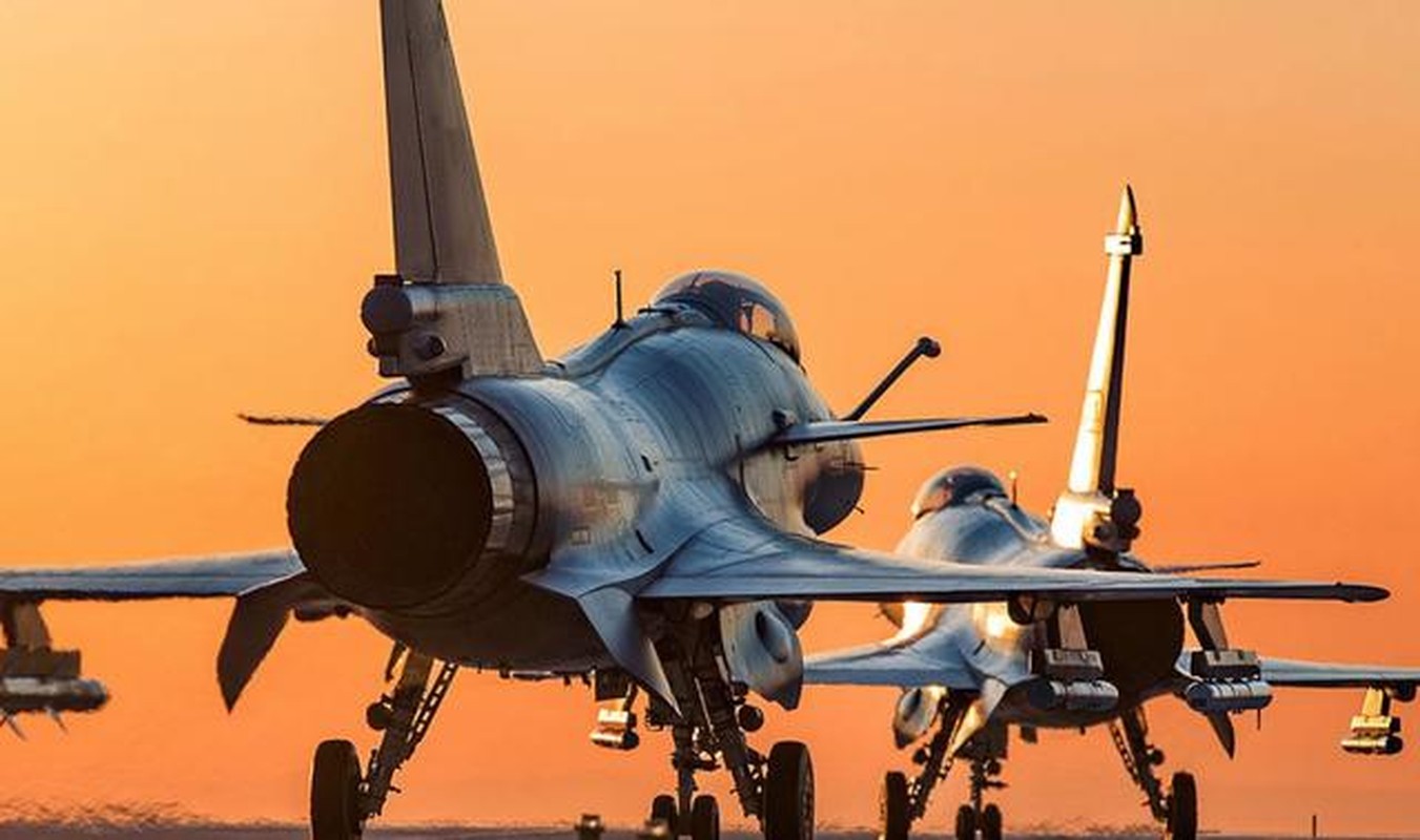 Pakistan muon thay F-16 nhung khong dem xia toi J-10C Trung Quoc: Cua re la cua oi?-Hinh-16