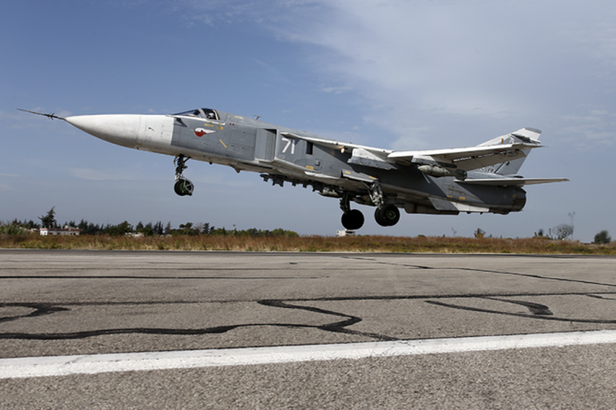 Tang cuong Su-24 toi Hmeimim, Nga - Syria lai ham nong 