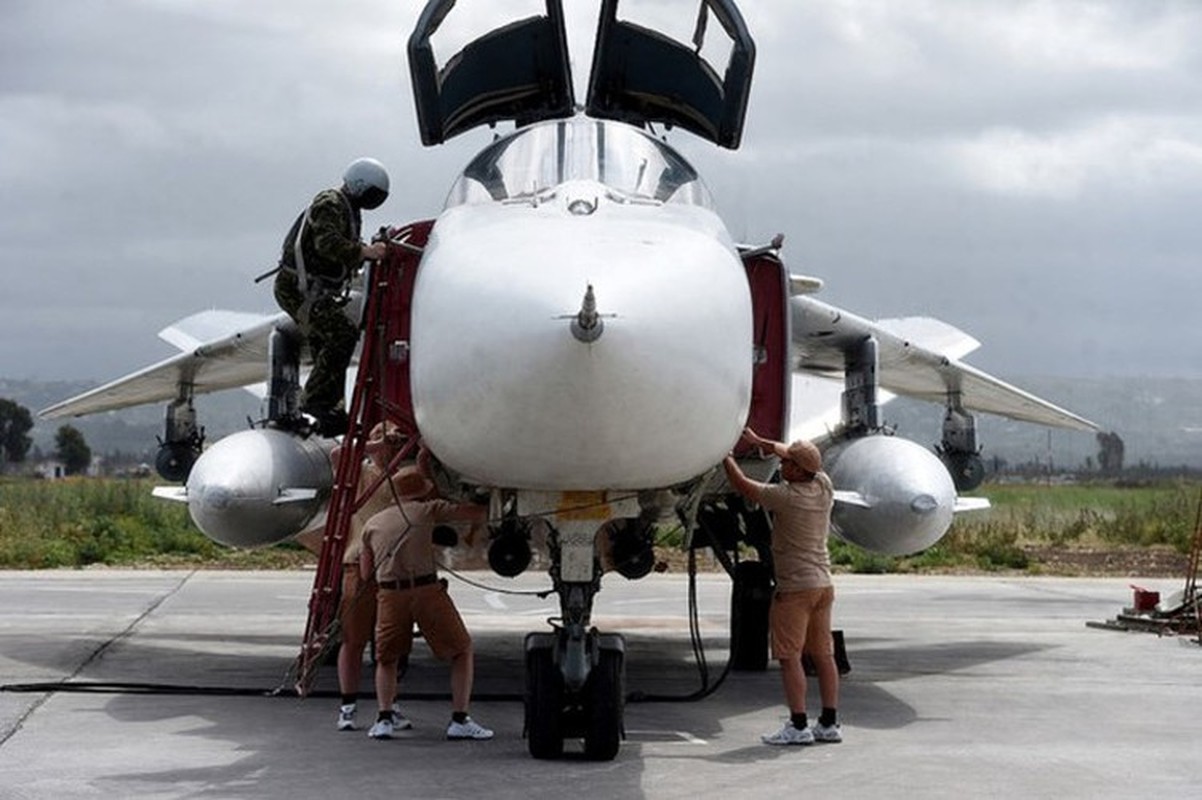 Tang cuong Su-24 toi Hmeimim, Nga - Syria lai ham nong 