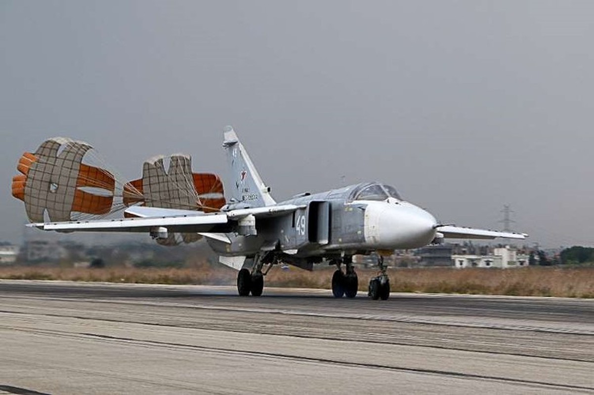 Tang cuong Su-24 toi Hmeimim, Nga - Syria lai ham nong 