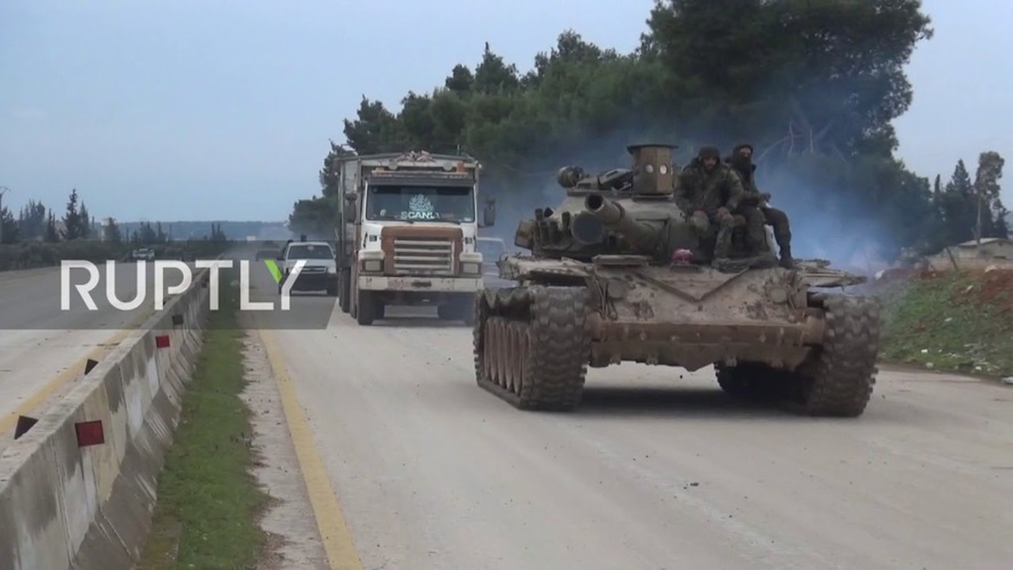 Tho Nhi Ky giao tranh voi nguoi Kurd, quan doi Syria dua tiep vien den Idlib-Hinh-11