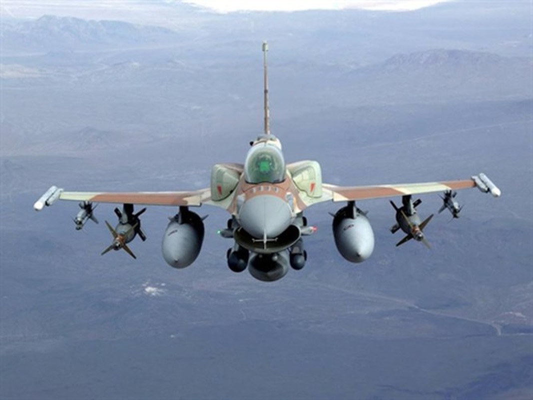 Khong quan Israel tan cong du doi Damascus dap tra phong khong Syria ban F-16-Hinh-10