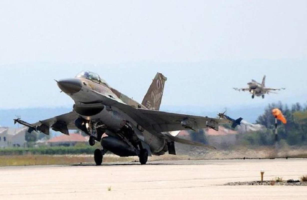 Khong quan Israel tan cong du doi Damascus dap tra phong khong Syria ban F-16-Hinh-13