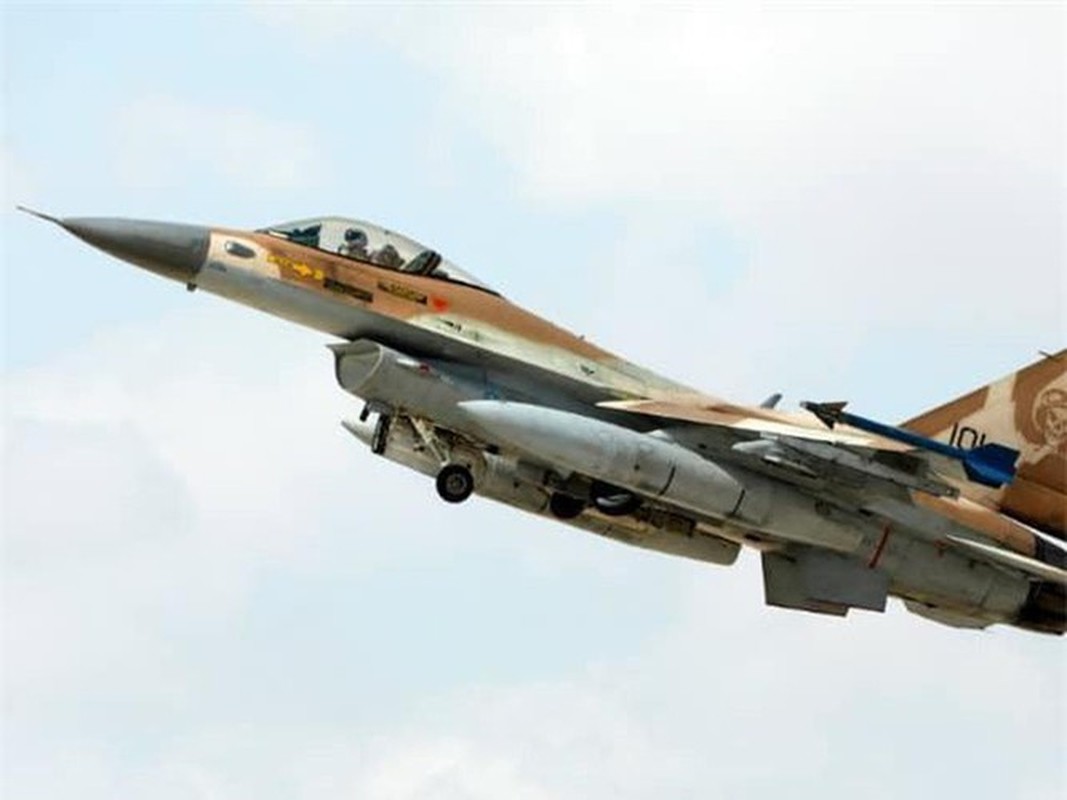 Khong quan Israel tan cong du doi Damascus dap tra phong khong Syria ban F-16-Hinh-5