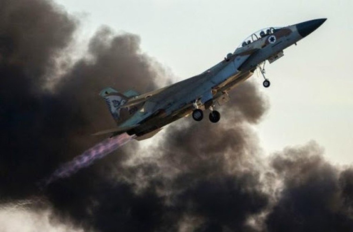 Khong quan Israel tan cong du doi Damascus dap tra phong khong Syria ban F-16-Hinh-7