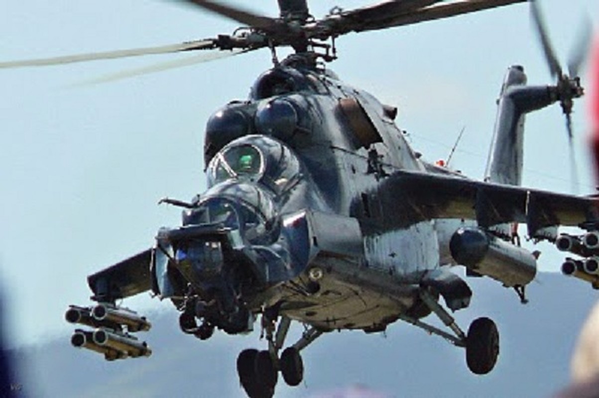Nong: Truc thang Mi-35 cua Nga roi o Crimea, phi cong chet tai cho-Hinh-2