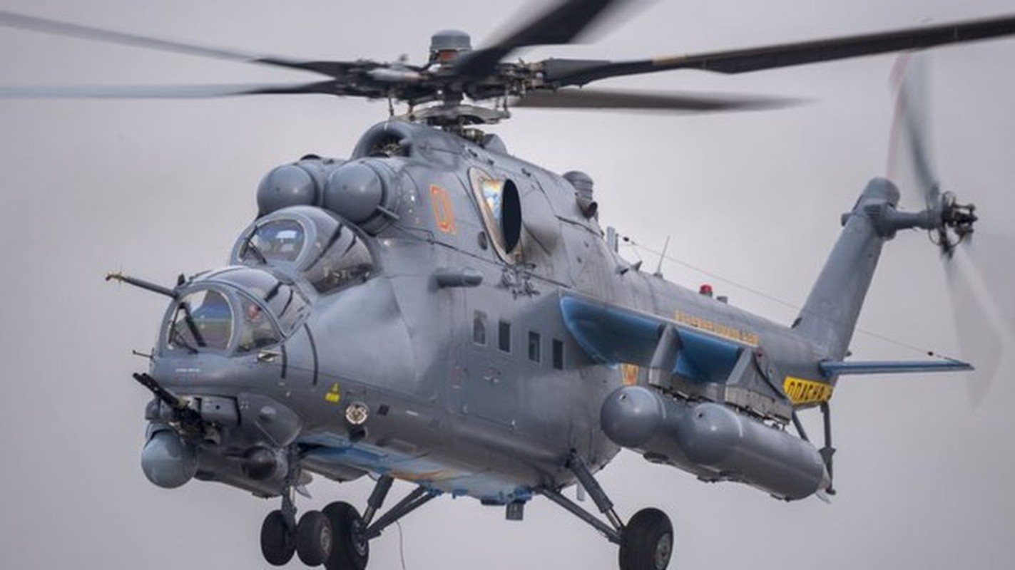 Nong: Truc thang Mi-35 cua Nga roi o Crimea, phi cong chet tai cho-Hinh-4