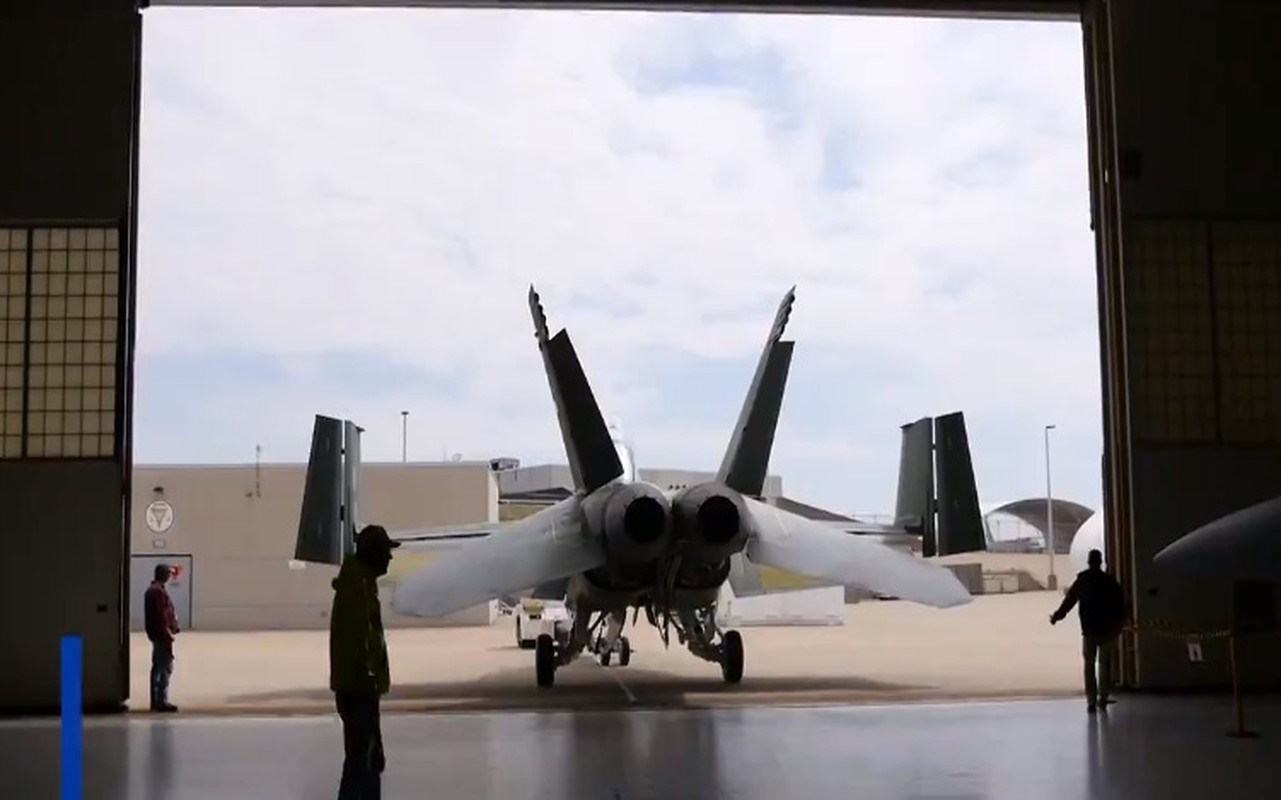 F/A-18 Block III Super Hornet lo dien: Tiem kich se danh bai Su-57 Nga?-Hinh-9