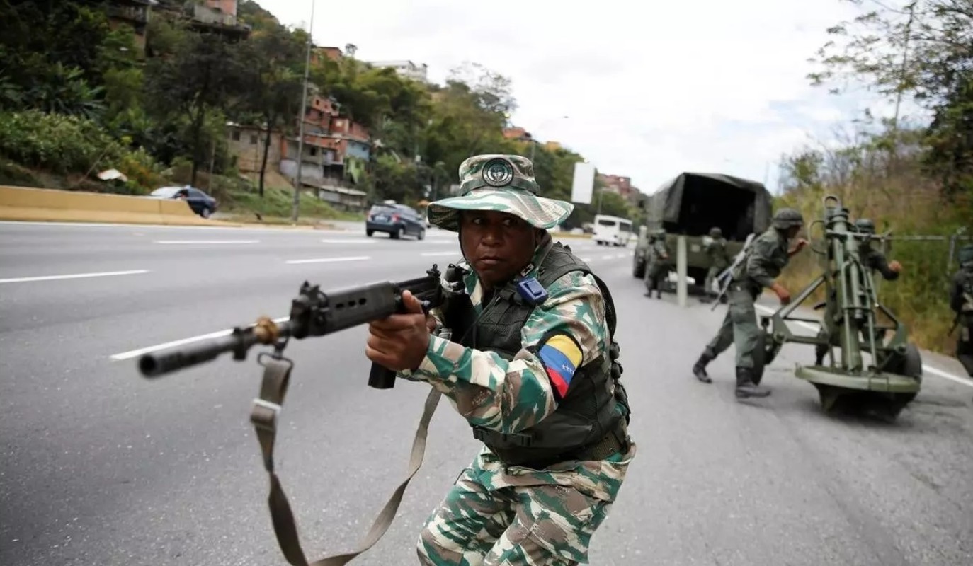 Soi vu khi tren xuong chien dau cua linh danh thue Venezuela vua bat-Hinh-6