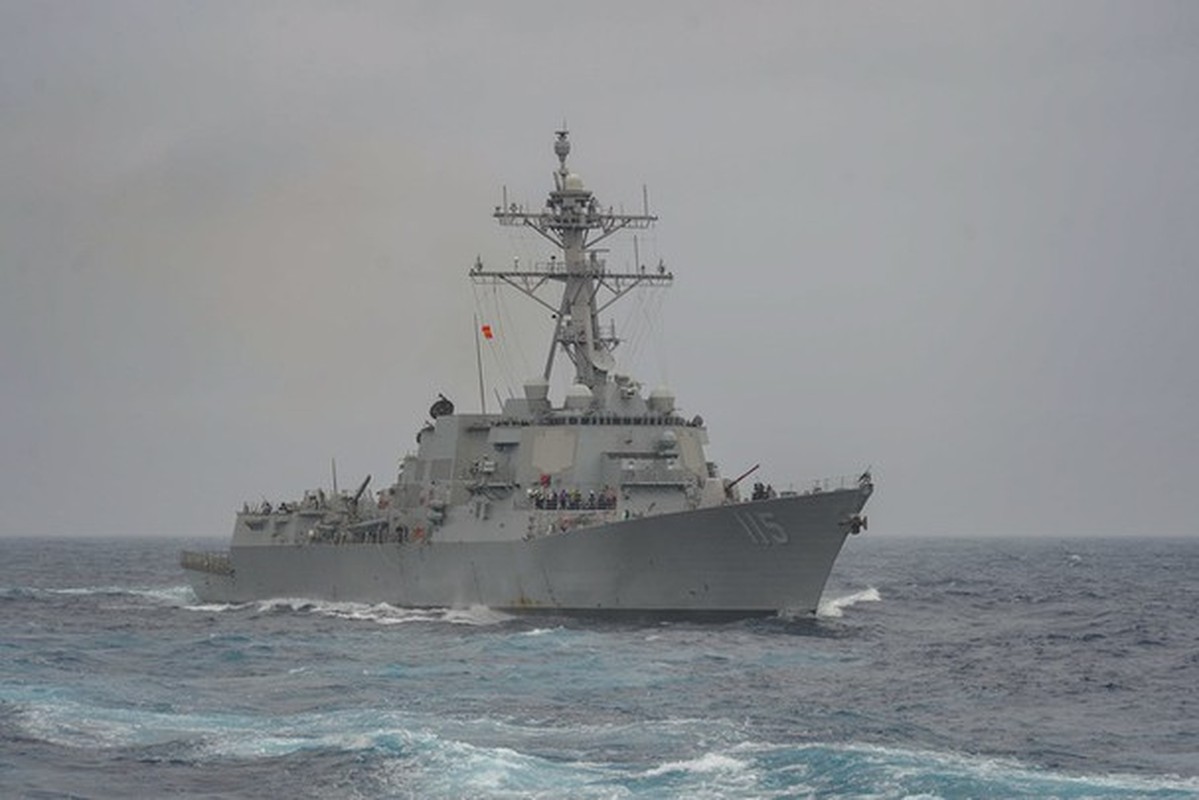Tau USS Rafael Peralta cua My ap sat vung bien Trung Quoc tap tran-Hinh-3