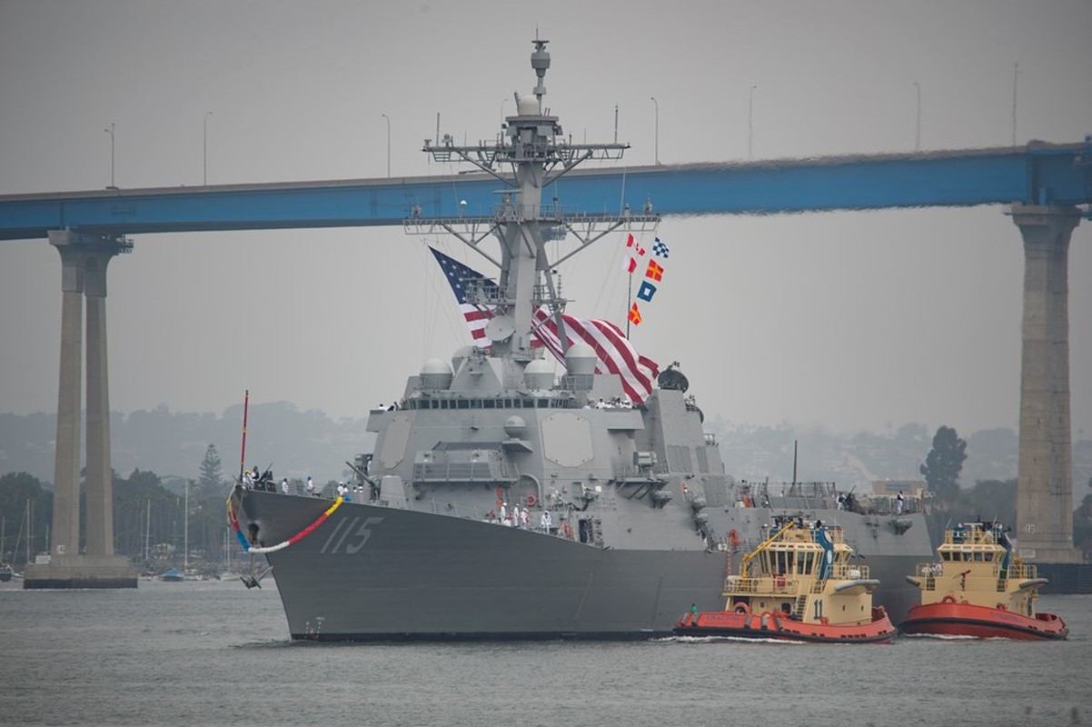 Tau USS Rafael Peralta cua My ap sat vung bien Trung Quoc tap tran-Hinh-5