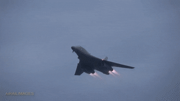 Nhiem vu dac biet cua may bay nem bom B-1B Lancer khi den Bien Dong-Hinh-12
