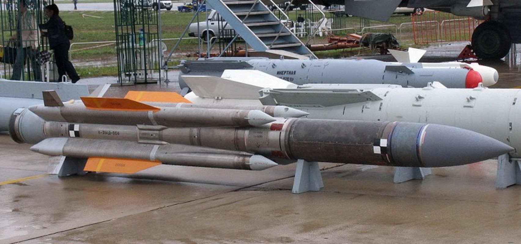 Venezuela de doa dung Su-30MK2 mang ten lua Kh-31 ban ha tau chien My-Hinh-9