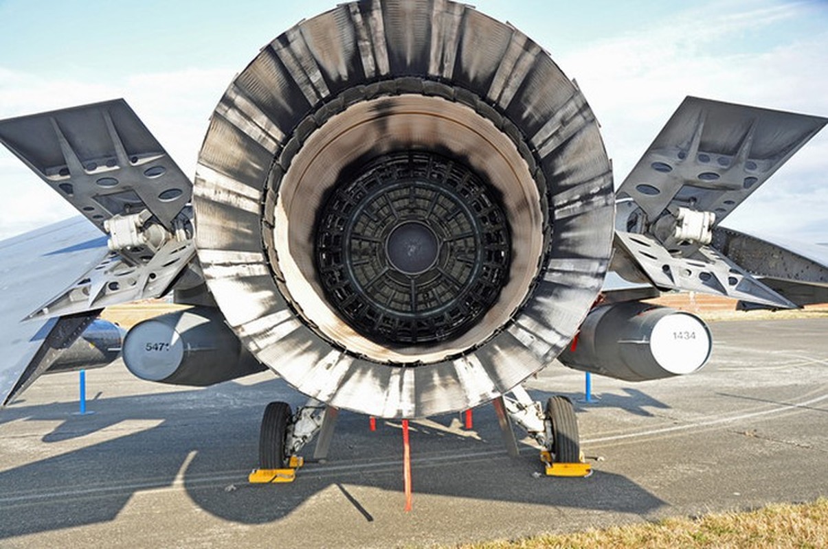 Lan dau F-16 va Su-30MK2 Venezuela phoi hop bay ho tong tau dau Iran-Hinh-12