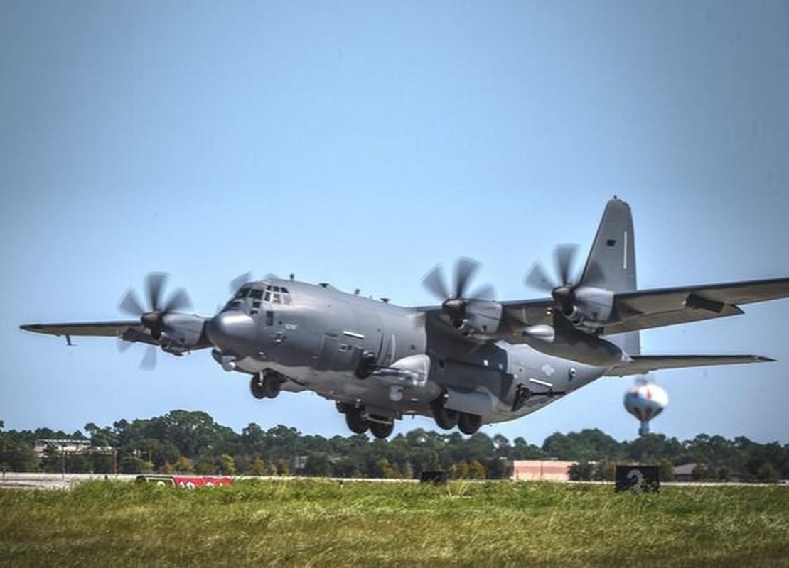 Cuong kich AC-130J cua My co them he thong vu khi laser cuc dang so-Hinh-3