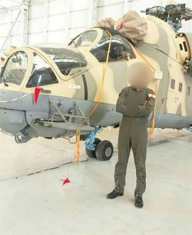 Soi truc thang Mi-24 Ai Cap mang rocket S-80 pho dien suc manh o Libya-Hinh-3