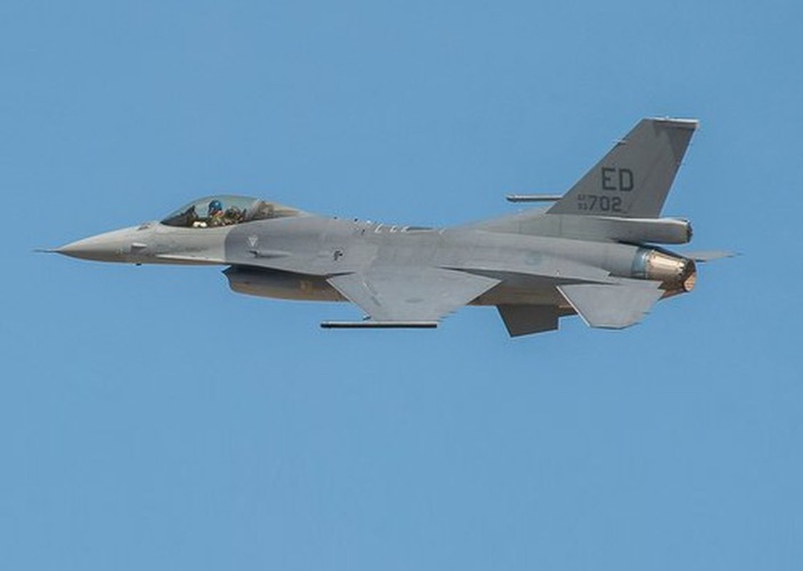 Tiem kich F-16 dao Dai Loan ao at tap nem bom da nang Mk-84-Hinh-3