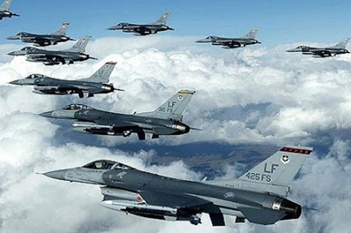 Tiem kich F-16 dao Dai Loan ao at tap nem bom da nang Mk-84