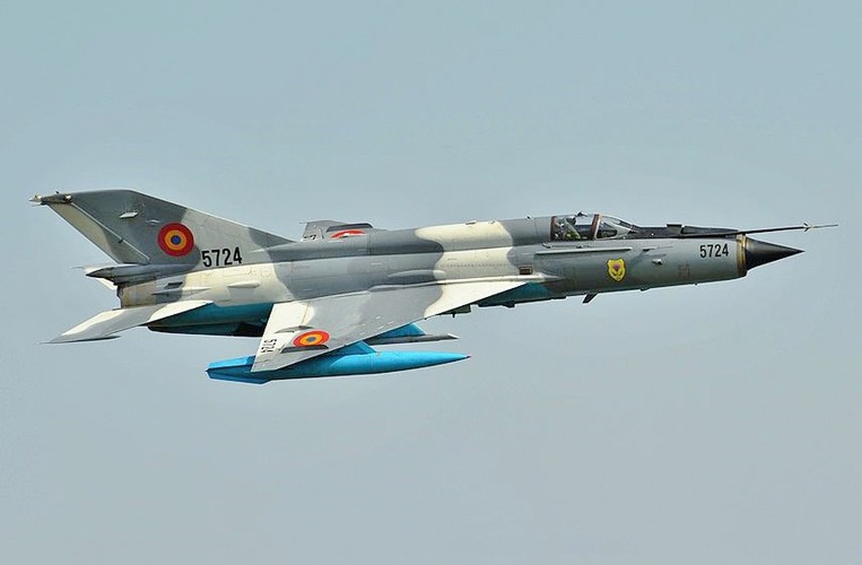 Tiem kich MiG-21 LanceR Romania vua lao len chan dau Tu-22M3 Nga-Hinh-16