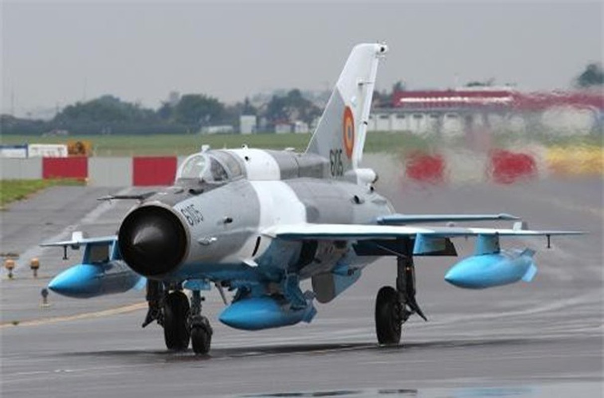 Tiem kich MiG-21 LanceR Romania vua lao len chan dau Tu-22M3 Nga-Hinh-5